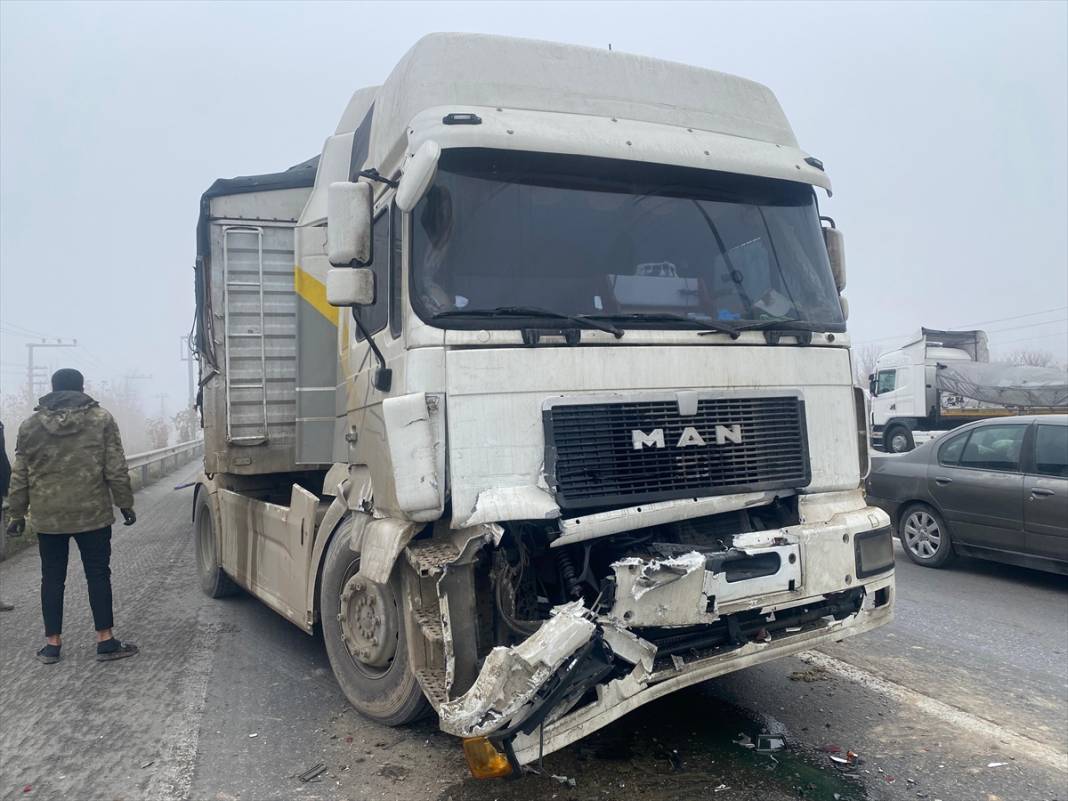 Konya’da TIR’lar çarpıştı, şehirlerarası yol kapandı 4